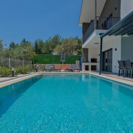 Villa Pera