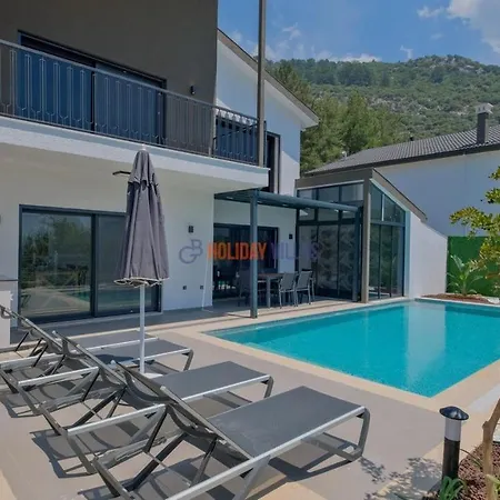 Pera Villa *